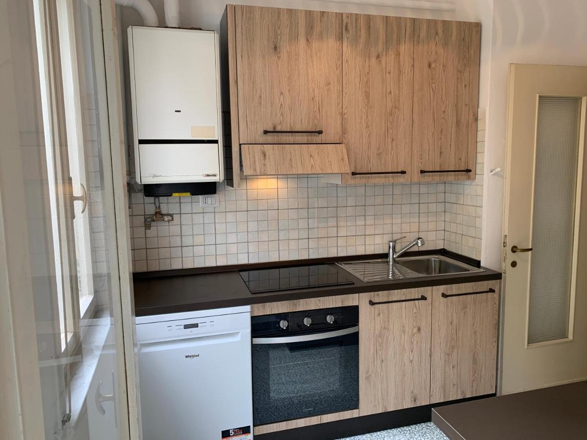 Casa Bianca 2 - Confortevole In Centro A モネーリア エクステリア 写真